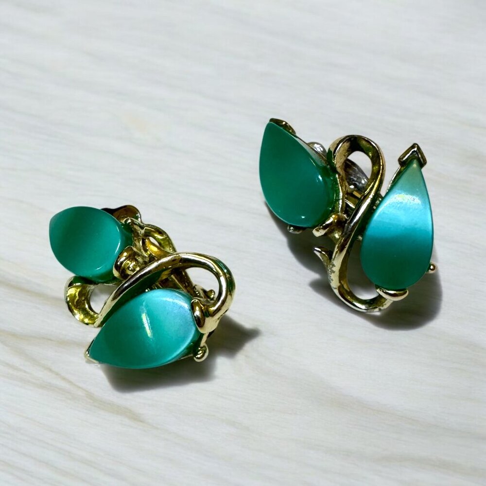 Vintage Thermoset Gold Tone Clip-on Earrings Aqua Blue Leaves